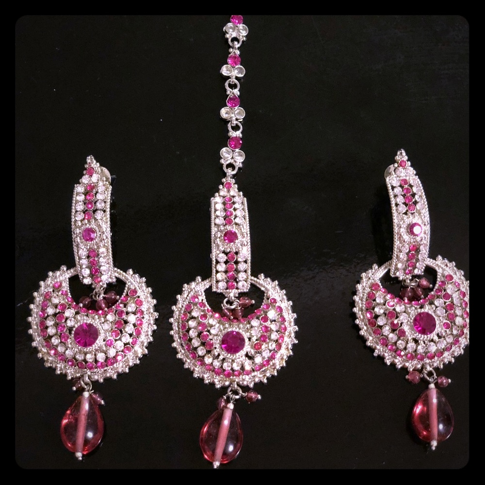 Earring and headpiece (Maang Tikka). Bollywood